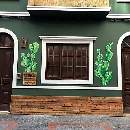 Cactus Host