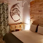 Cactus Host *